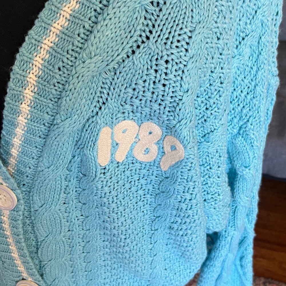 Taylor Swift Light Blue 1989 Cable Knit Cardigan size M/L - Picture 2 of 5